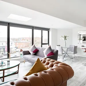 Fabulous Penthouse, Brilliant Location, Sleeps 6! Belfast